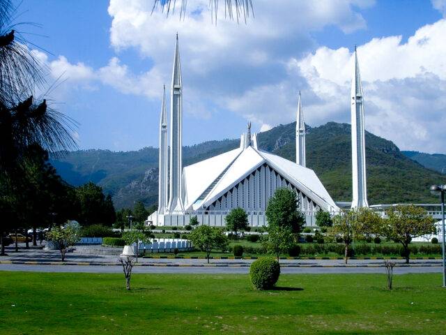 https://www.looklify.com/wp-content/uploads/2023/03/Faisal_Masjid_Islamabad-640x480.jpg