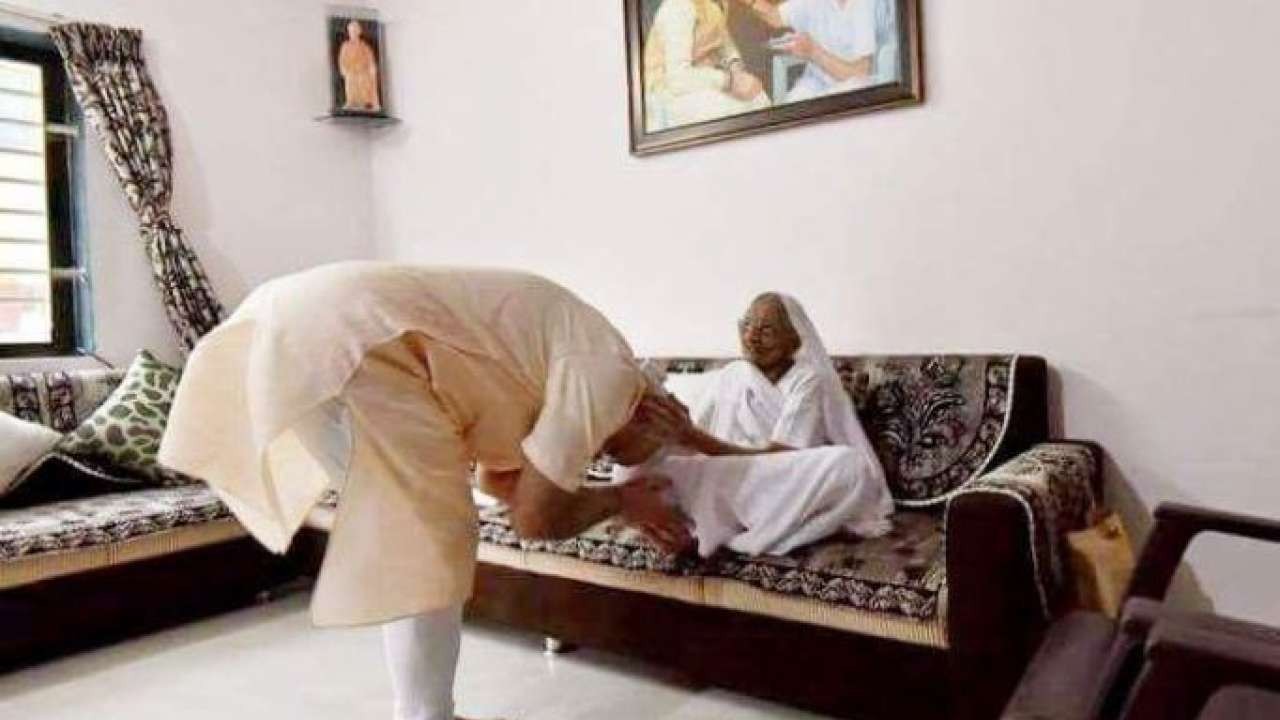 modi with his mother