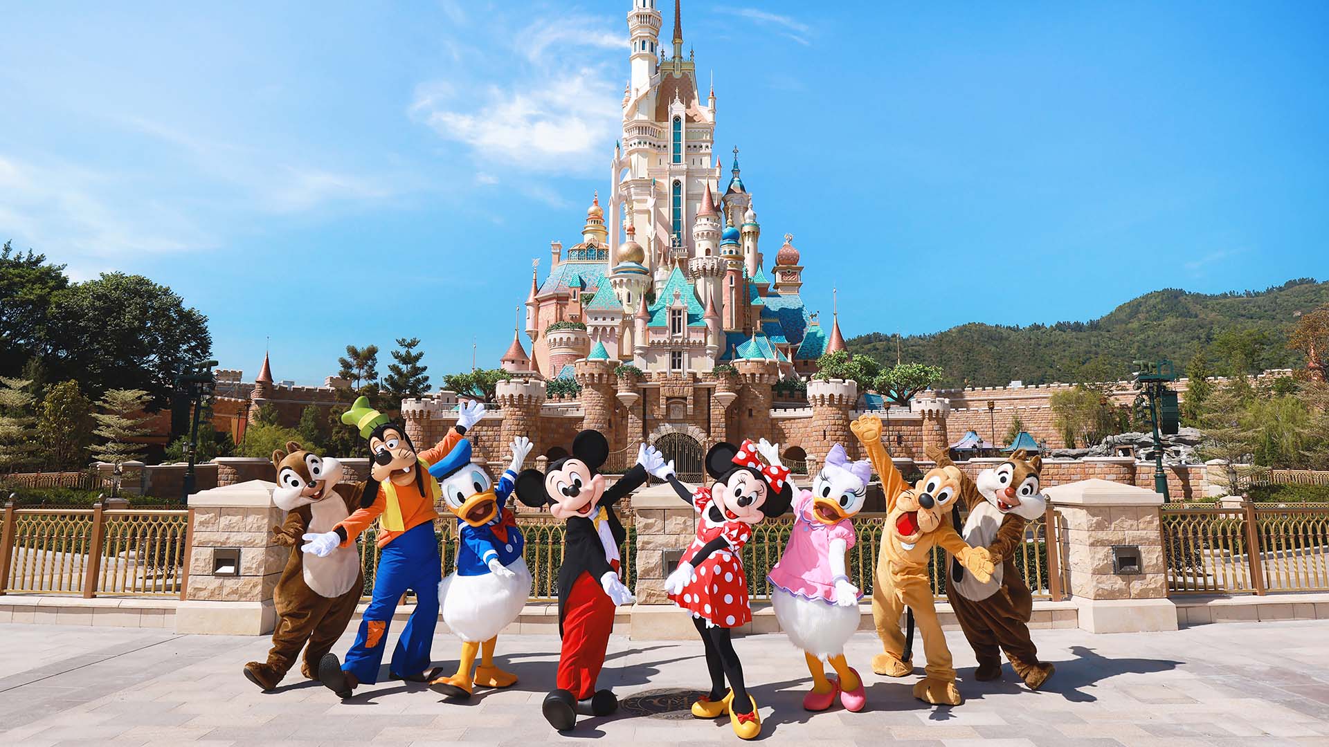 Hong Kong Disneyland - Looklify